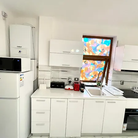 White * Бухарест